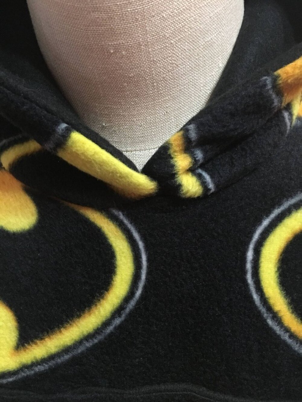 Batman Childs Hooded Poncho Pouch Pocket Black Yellow Symbol Handmade - Picture 4 of 4